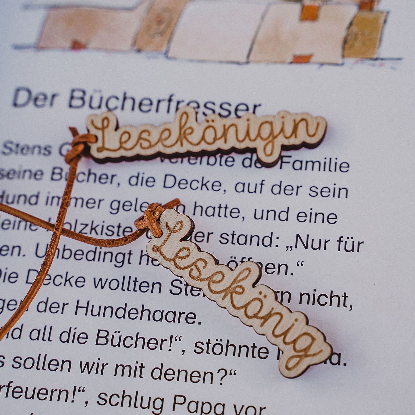 LESEZEICHEN MIT HOLZANHÄNGER